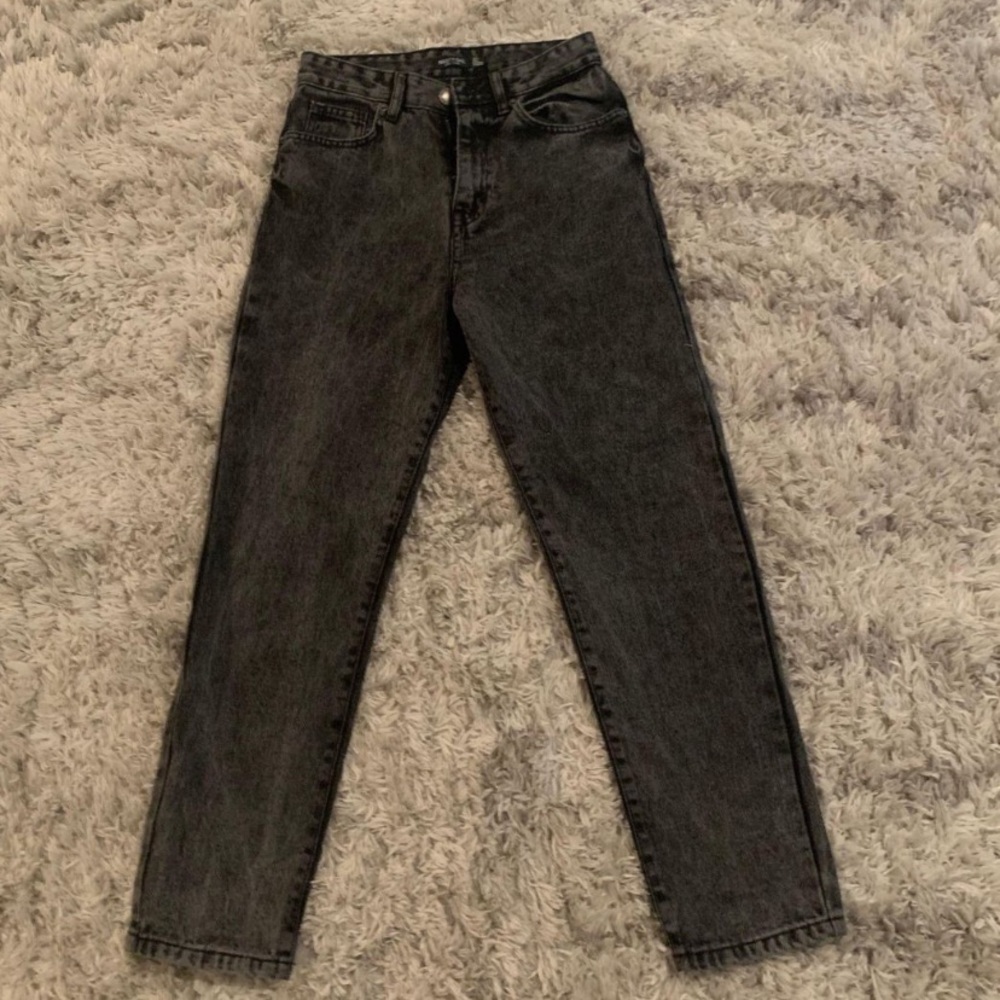 Never worn, size 4, mom jeans